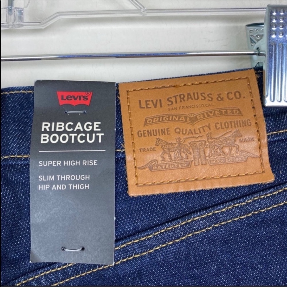 Levi’s Ribcage High Rise Bootcut Jeans - Picture 10 of 13